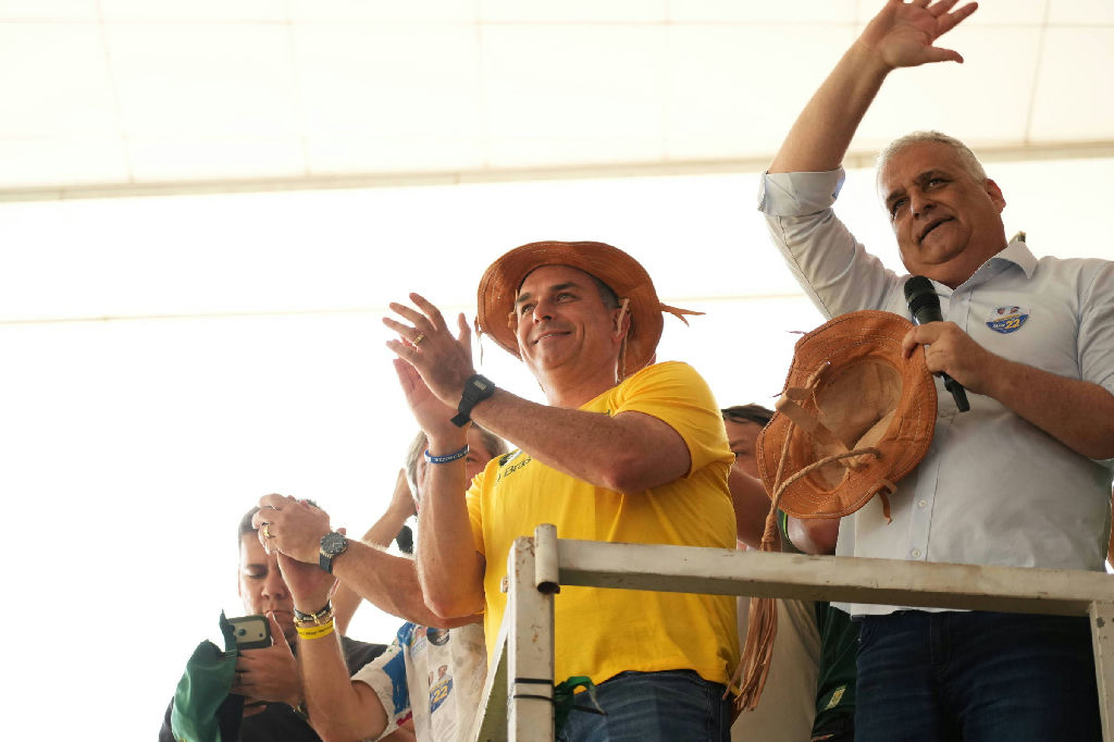 Flávio Bolsonaro busca terreno no Nordeste com estratégia focada no segundo turno