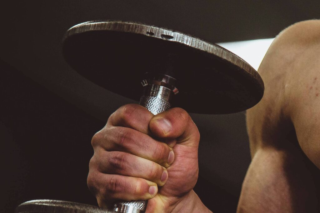 Ganhos musculares com anabolizantes são efêmeros e podem levar à dependência, aponta estudo