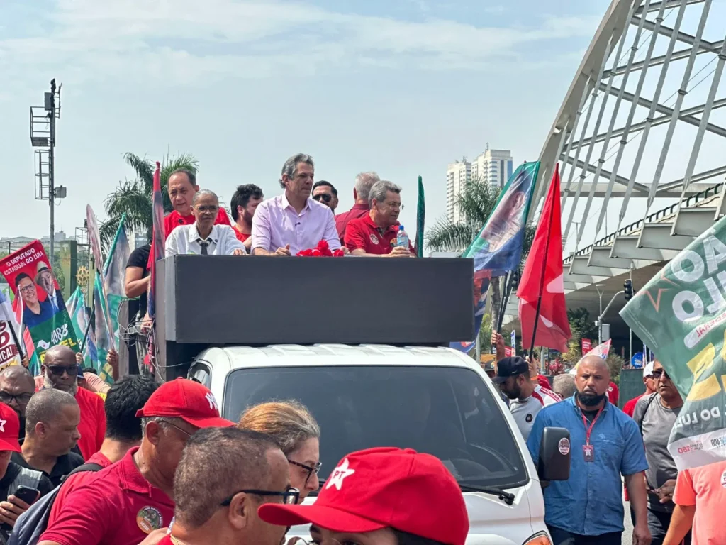 Haddad aponta solo comum entre PT e PSDB após adesão de ex-secretários tucanos
