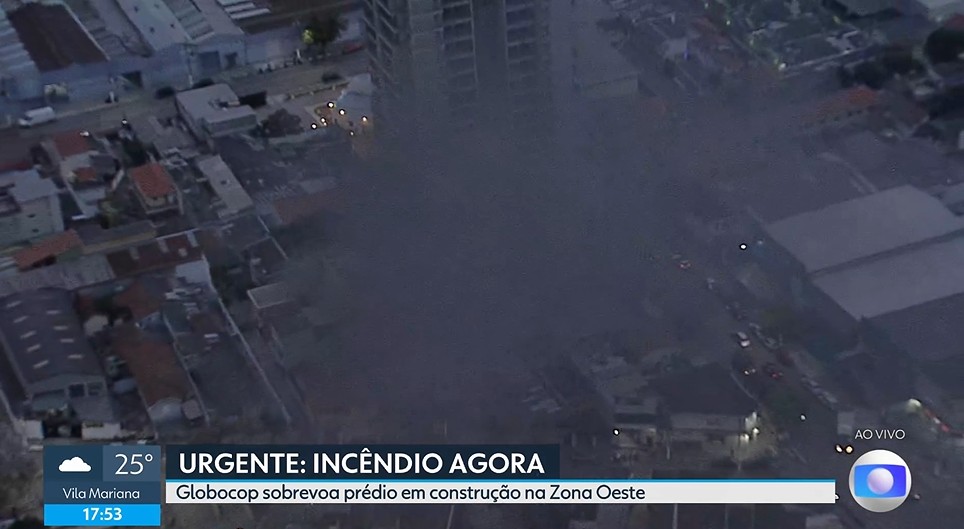 Incêndio em prédio na Zona Oeste de São Paulo mobiliza bombeiros e causa fumaça intensa