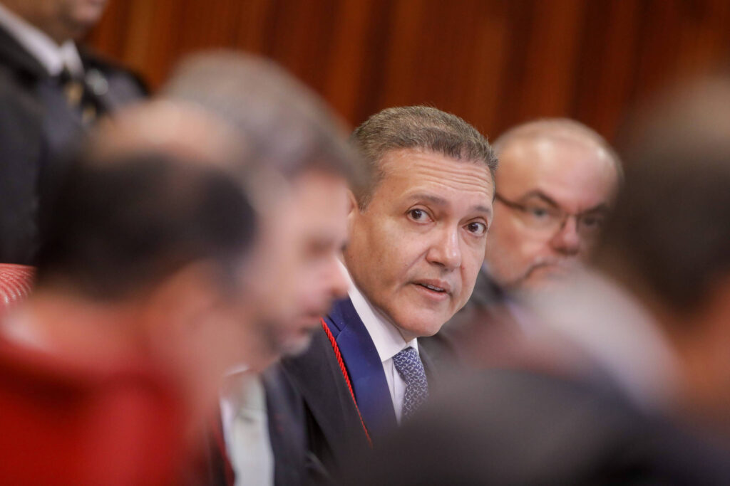 Justiça Eleitoral reforça monitoramento de IA e desinformação para as eleições de 2026