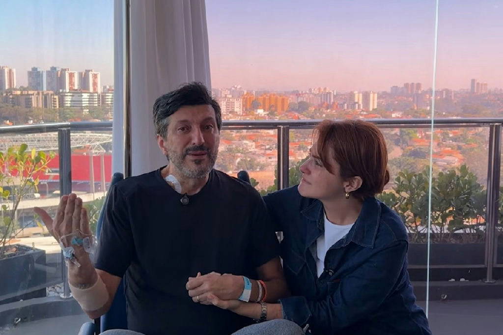Lito Sousa emociona ao falar sobre diagnóstico de doença rara e parceria com a esposa