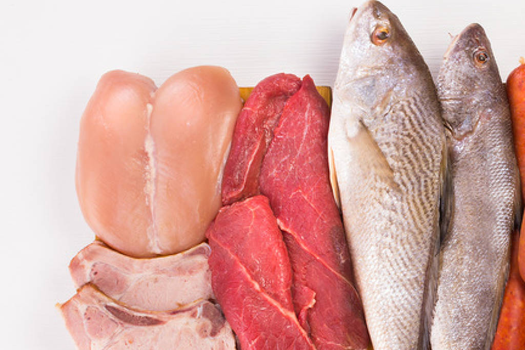 Níveis de vitamina B12 considerados normais podem ser insuficientes para idosos, aponta estudo
