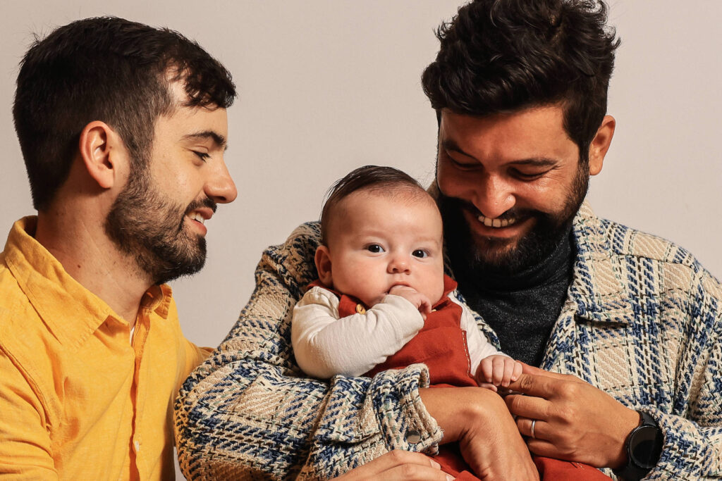 Paternidade para homens gays: a realidade de um sonho que antes parecia impossível