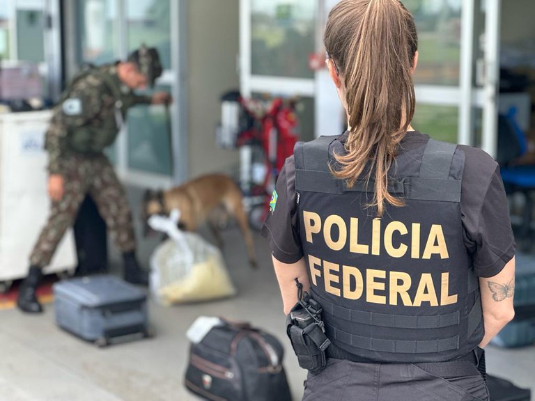 Polícia Federal intercepta tráfico e cumpre mandados no Aeroporto de Guarulhos