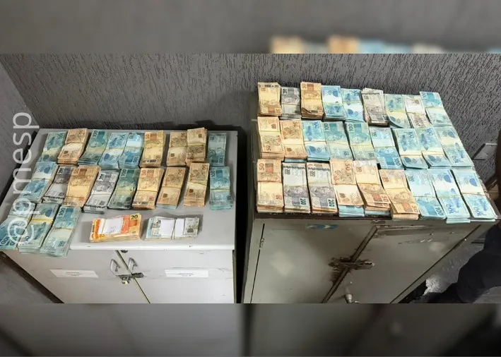 Polícia Militar apreende quase meio milhão de reais escondidos em caixa de chocolates em Guarulhos