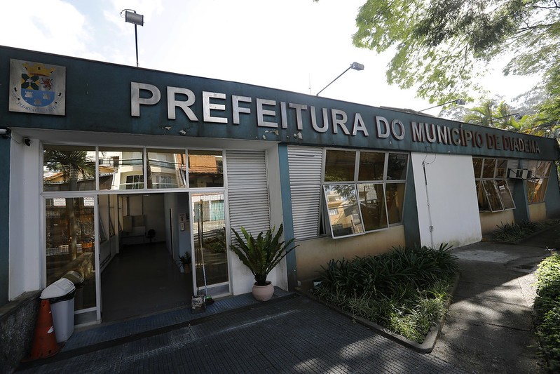 Protesto na Prefeitura de Diadema termina em confronto e policial ferido