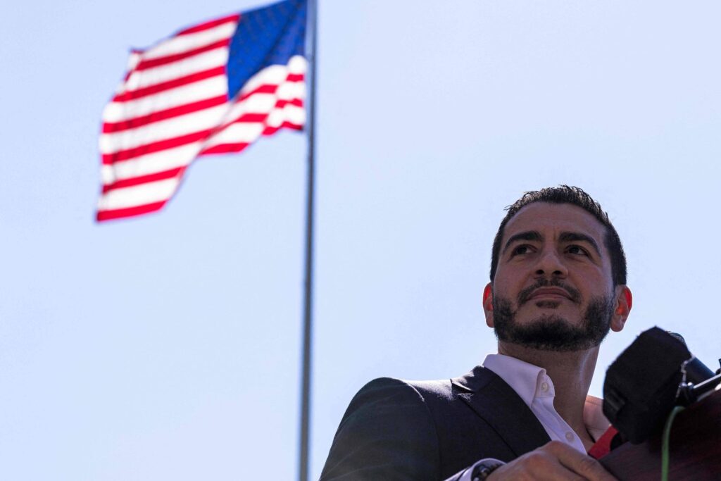 Senador muçulmano nos EUA? Abdul El-sayed vence primária democrata em Michigan com margem mínima