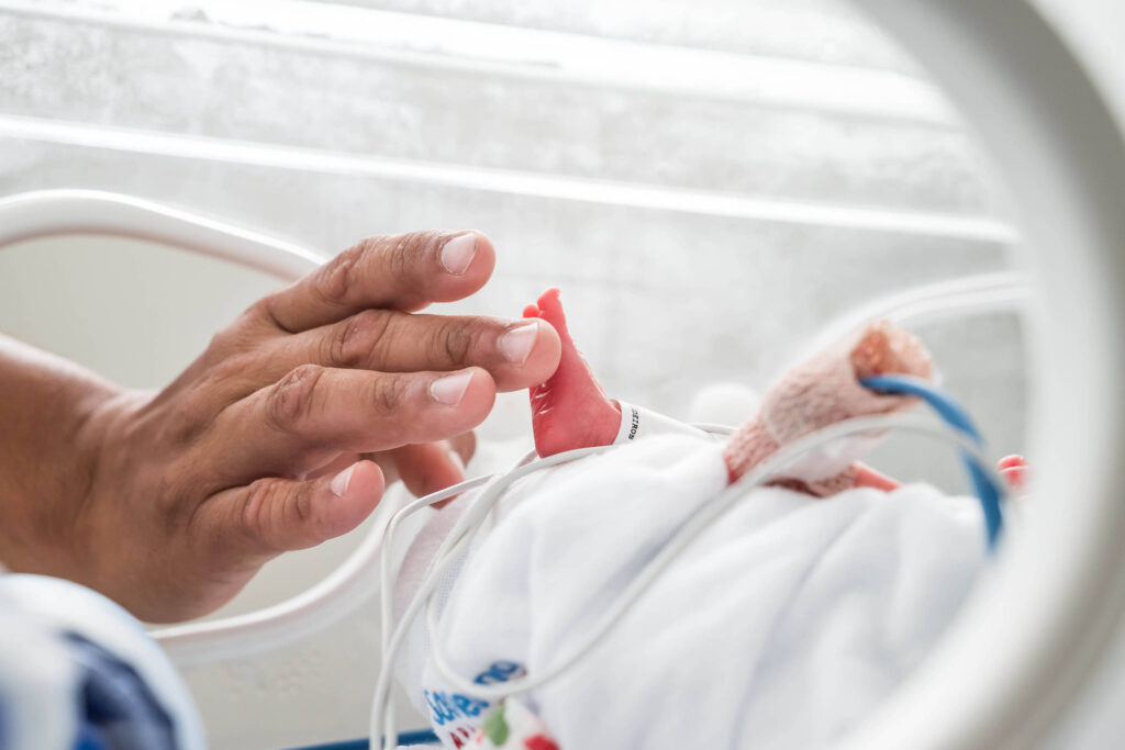 Sociedade de Pediatria alerta médicos sobre riscos de fotos com pacientes e IA em redes sociais