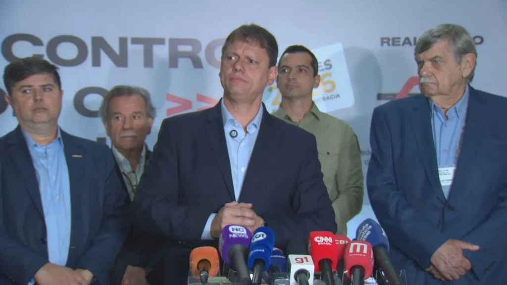 Tarcísio de Freitas afasta risco de racionamento em SP apesar da queda do Cantareira