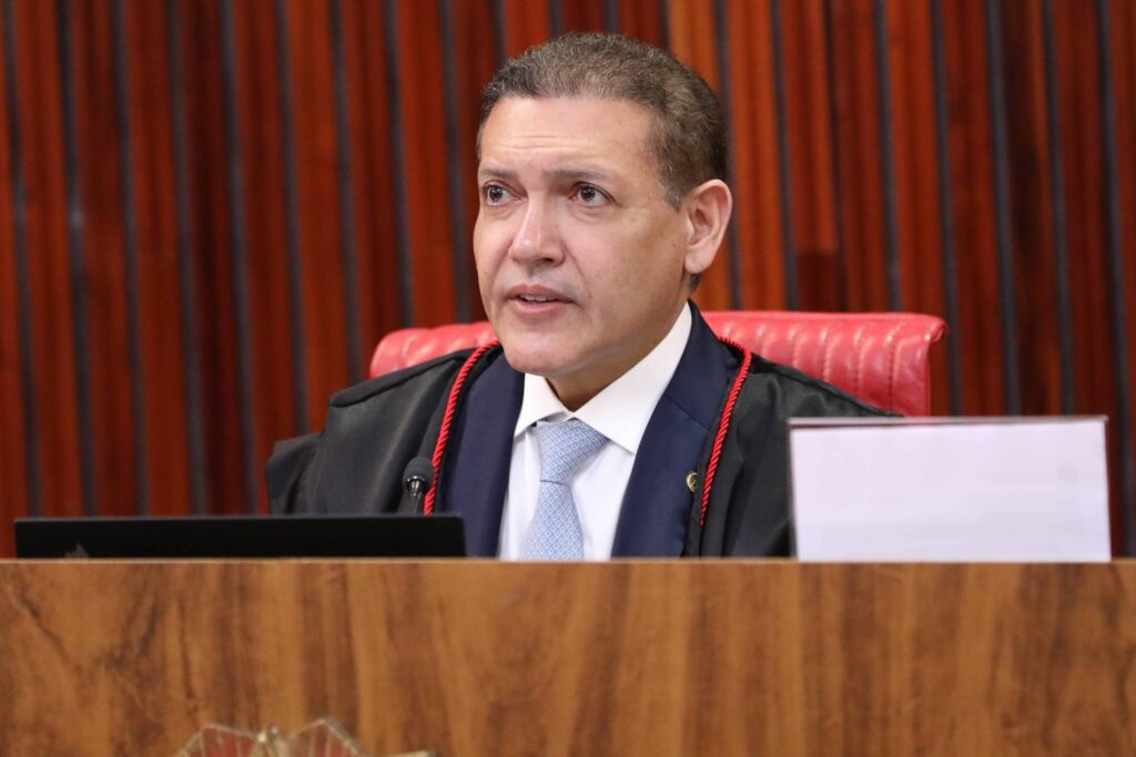 TSE arquiva processo do PT e libera R$ 4,96 bilhões do fundo eleitoral para 2026