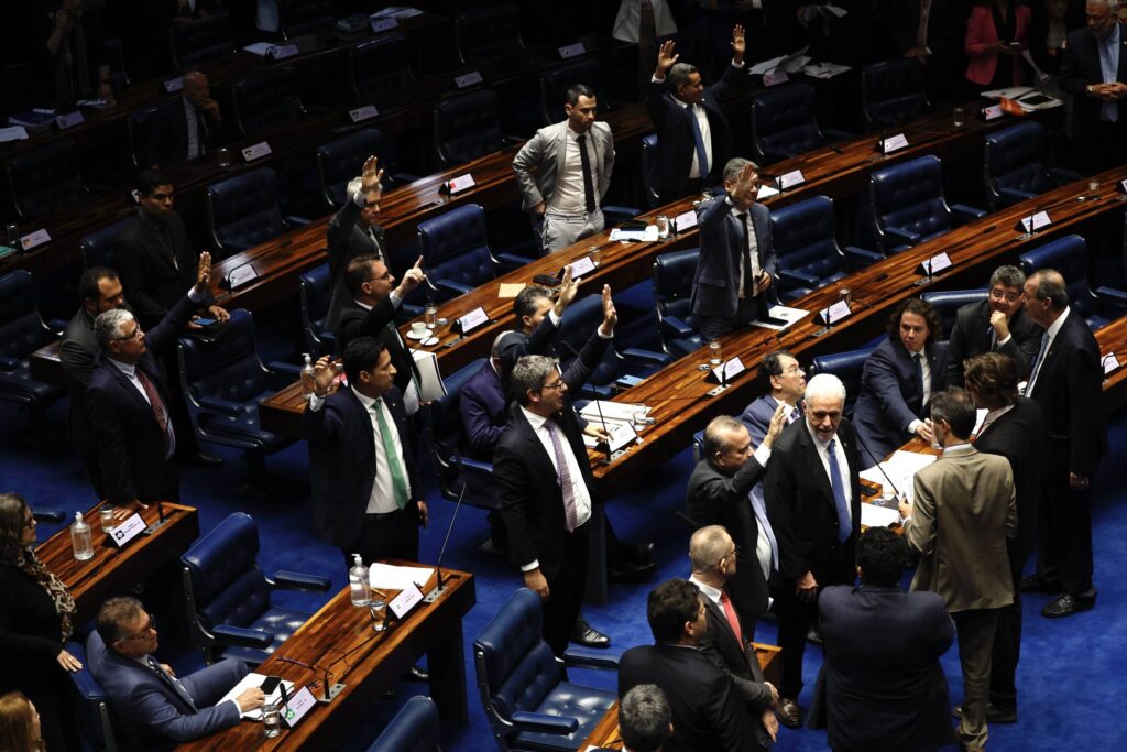 UGT alerta para risco de empregos formais com o fim da 'taxa das blusinhas'