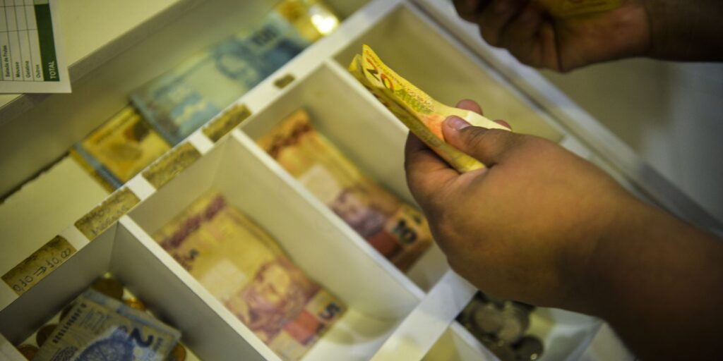 Último lote do abono salarial de 2024 é liberado para nascidos em novembro e dezembro