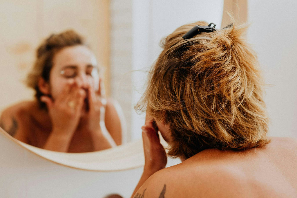 A ascensão dos ativos de skincare: como combinar retinol, niacinamida e ácidos com segurança