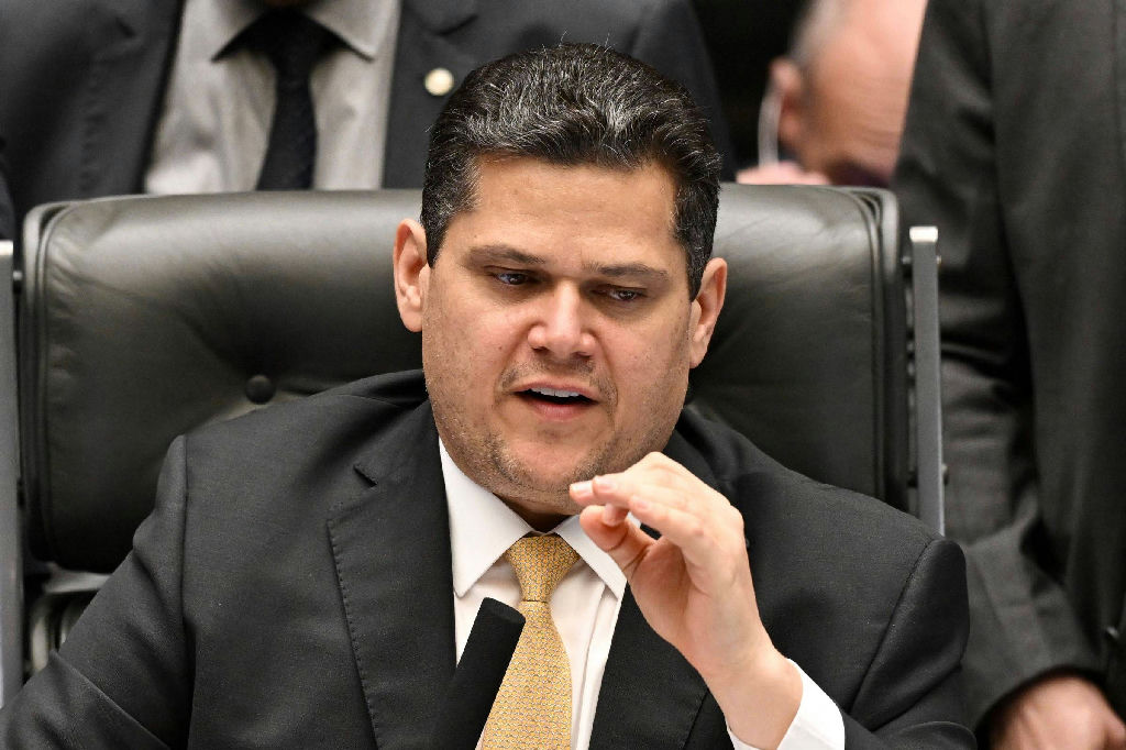 Alcolumbre trava novos pedidos de impeachment contra Alexandre de Moraes