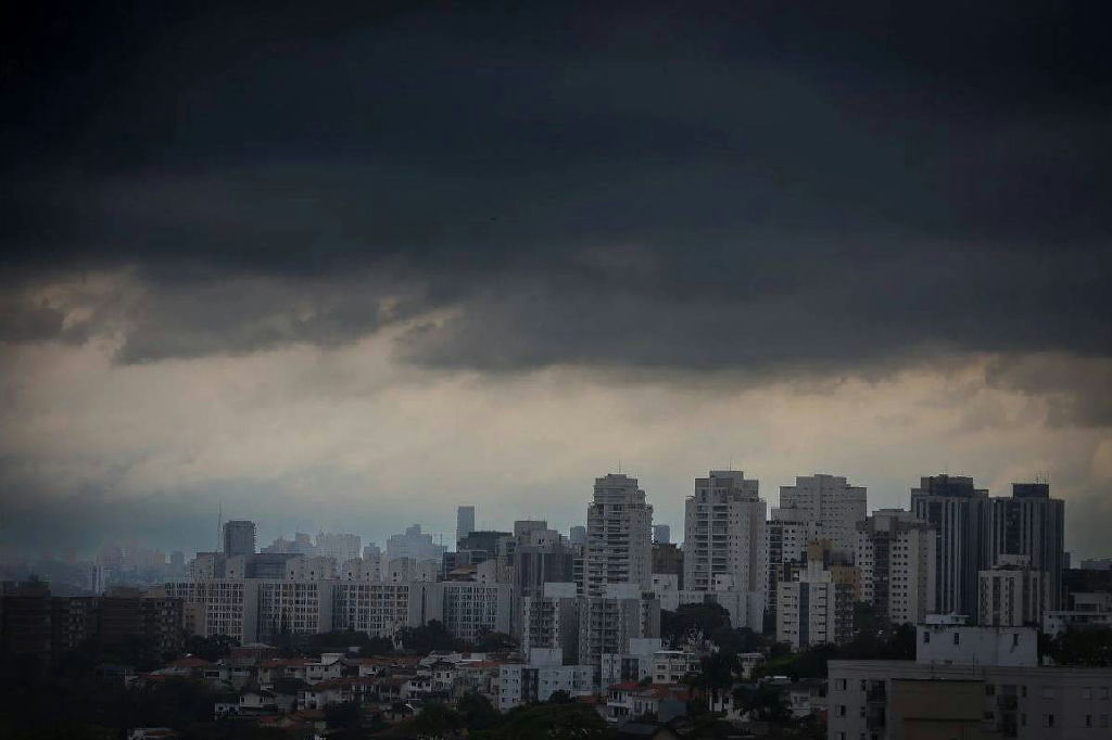 Alerta de tempestades e risco de tornados mobiliza estado de São Paulo nesta quinta-feira