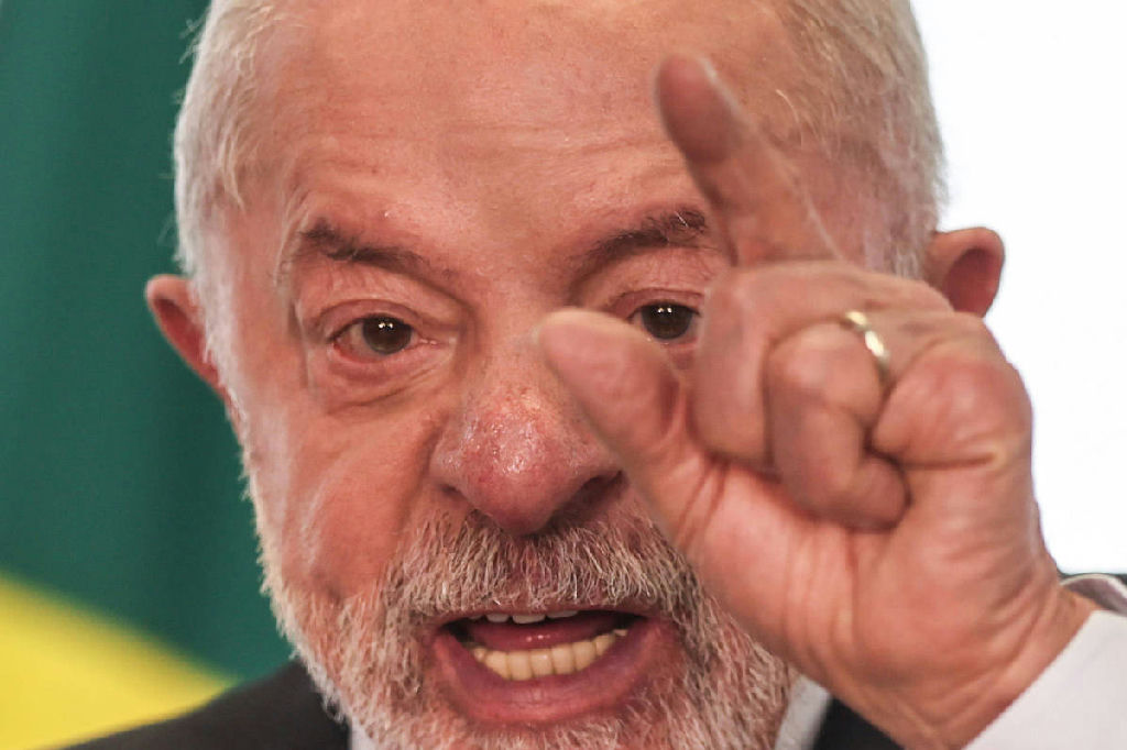 Campanha de Lula aposta em ataques a Flávio Bolsonaro no horário eleitoral