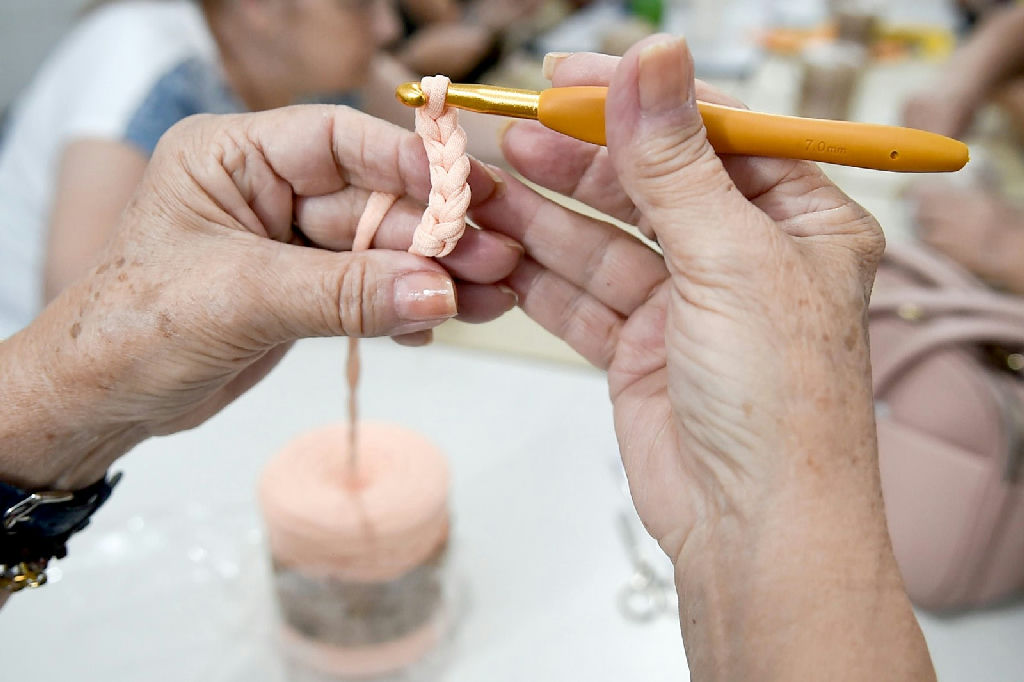 Casas da Mulher Guarulhense oferecem oficinas gratuitas de artesanato para empoderamento e bem-estar