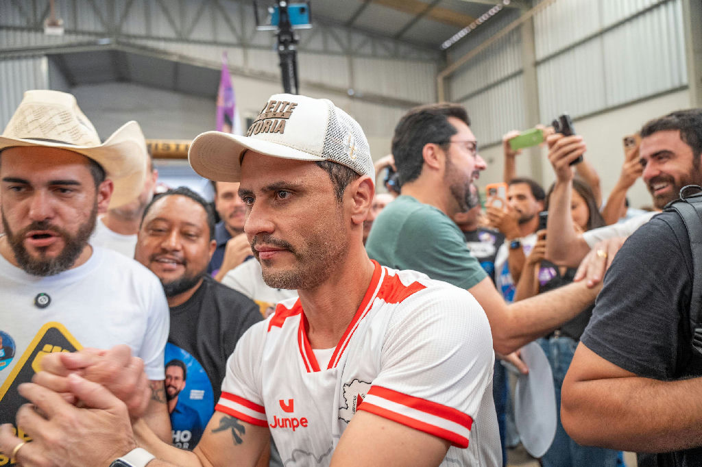 Cleitinho Azevedo prioriza interior e mobilização digital em estratégia de campanha em Minas Gerais