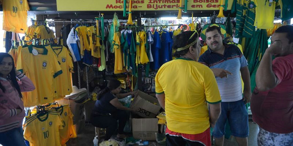Comércio varejista brasileiro recua 0,8% em julho após "ressaca" da Copa do Mundo
