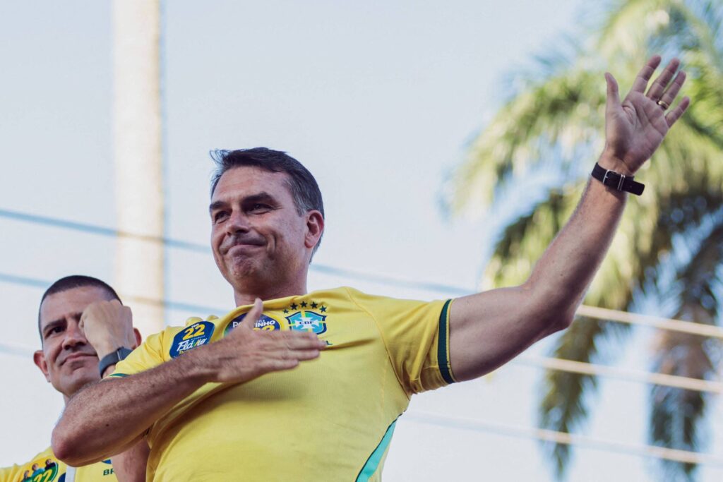 Em Aracaju, Flávio Bolsonaro associa Lula ao mercado de apostas online