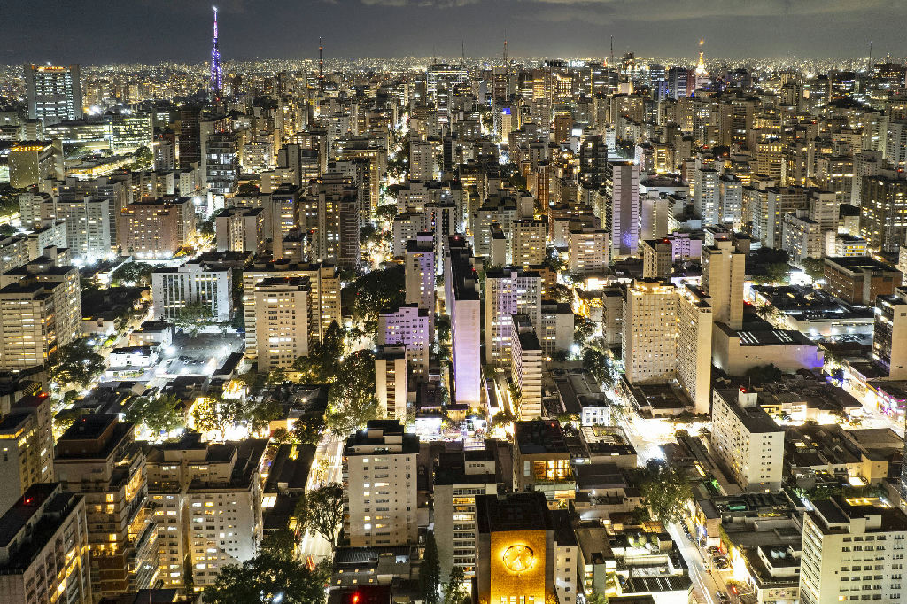 Empresa vencedora da iluminação em SP acusa advogado de concorrente junto à gestão Nunes