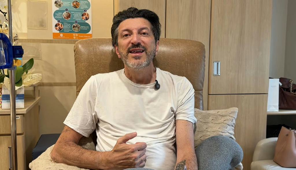 Esposa de Lito Sousa detalha tratamento de doença rara e desmistifica cuidados paliativos
