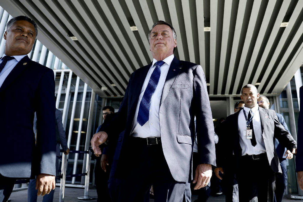 Estudo aponta que ausência de base parlamentar de Bolsonaro impediu sucesso de tentativa golpista