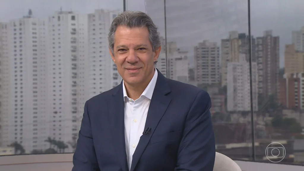 Fernando Haddad propõe IA na saúde e revisão da Sabesp, abordando alta rejeição