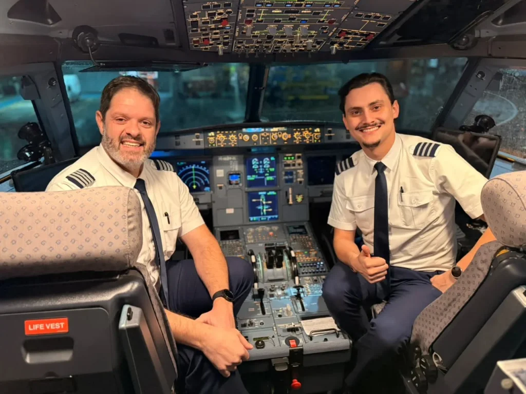 Irmãos pilotos realizam voo comercial conjunto pela primeira vez no Dia do Irmão
