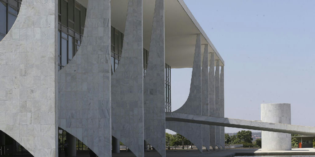 Isenção de imposto em compras internacionais de até US$ 50 é sancionada por Lula