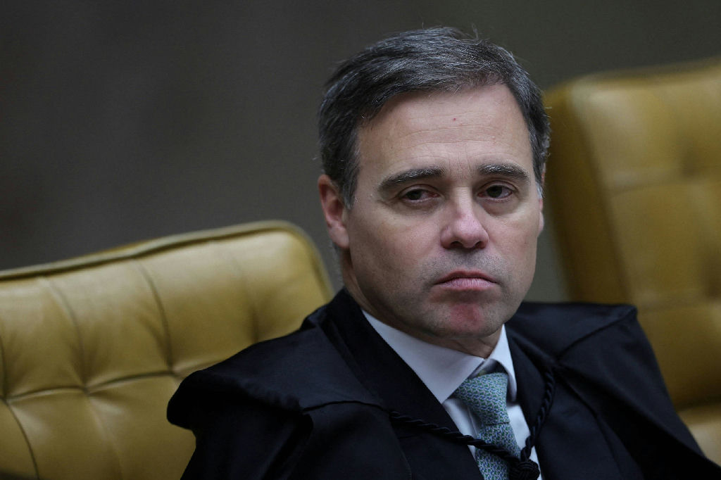Mendonça amplia transparência e retira sigilo de inquéritos do caso Master