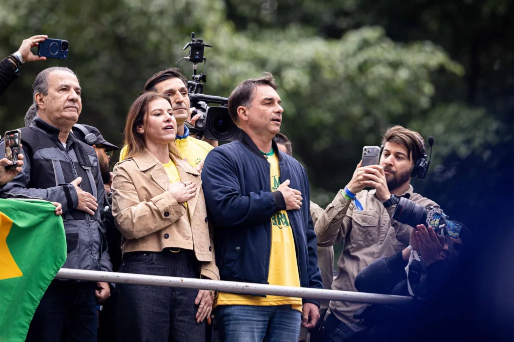Metodologia da USP estima público de 28,5 mil em ato de Flávio Bolsonaro na Avenida Paulista