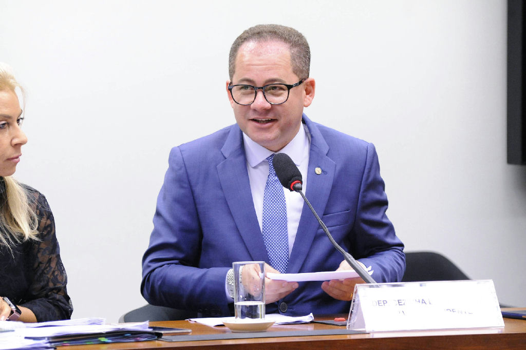PF investiga suposta atuação de Cezinha de Madureira como facilitador junto a Nunes Marques no STF