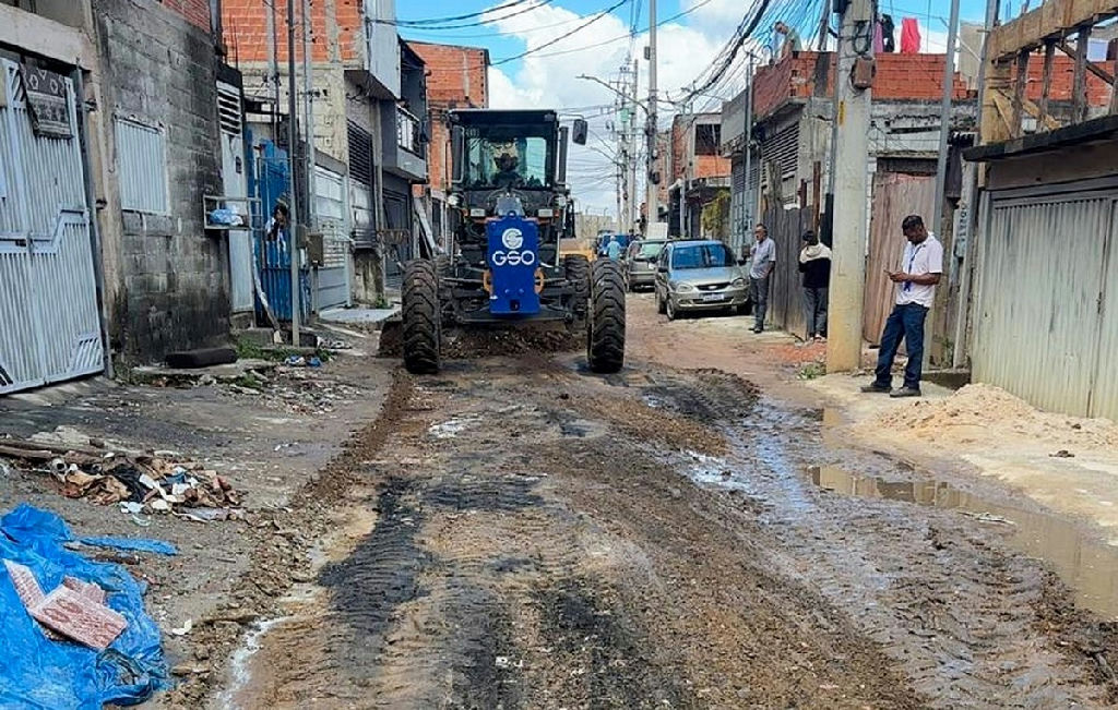 Prefeitura de Guarulhos realiza manutenção emergencial na rua Dezenove de Maio