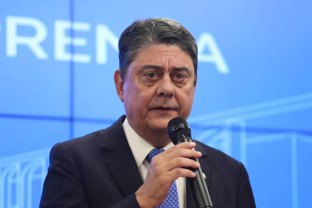Presidente da ANS admite que orienta conhecidos a judicializar conflitos com planos de saúde