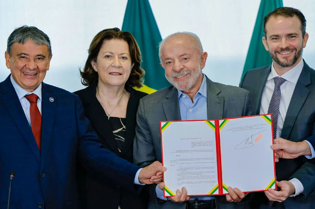 Reajuste do Bolsa Família levanta debate sobre timing eleitoral e eficácia do programa