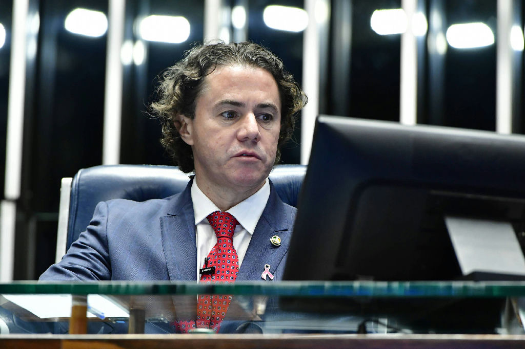 Senador destina R$ 210 milhões a obras na Paraíba que subcontrataram aliados