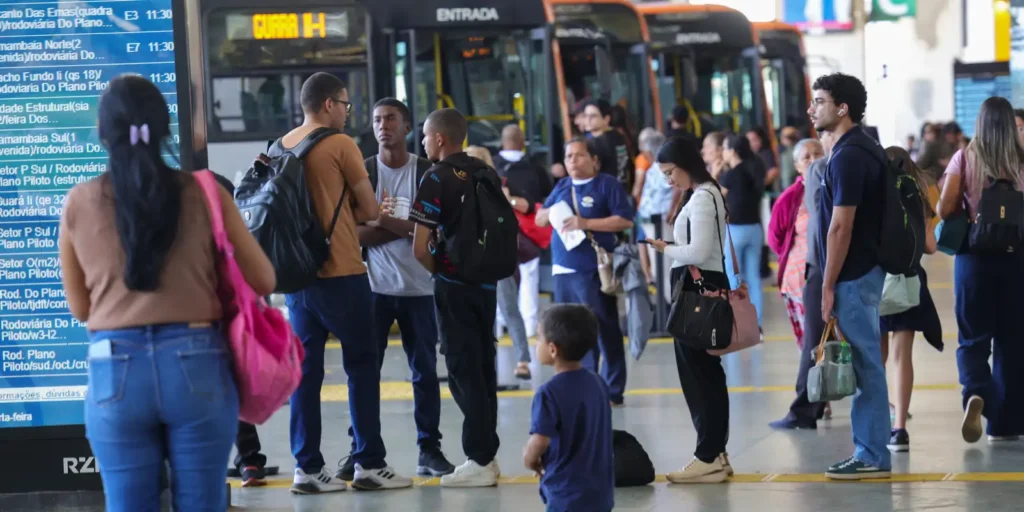 Setor de serviços mantém estabilidade em julho e acumula alta de 2,4% no ano