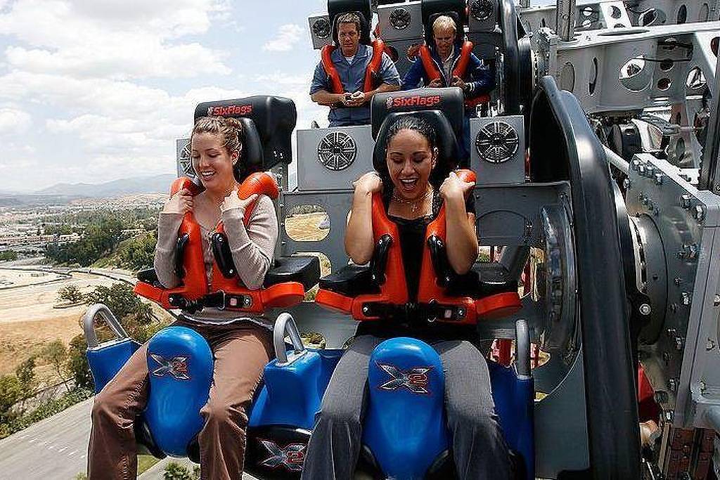 Six Flags desativa montanha-russa X2 na Califórnia após denúncias de lesões cerebrais