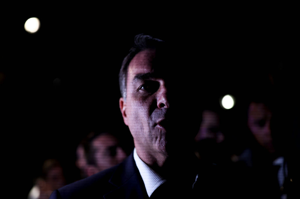 A visão de Édouard Louis sobre os riscos da candidatura de Flávio Bolsonaro