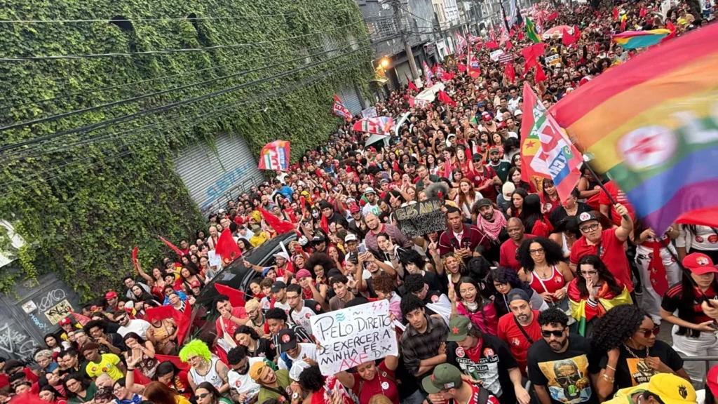 Apoiadores de Lula realizam atos de campanha por São Paulo