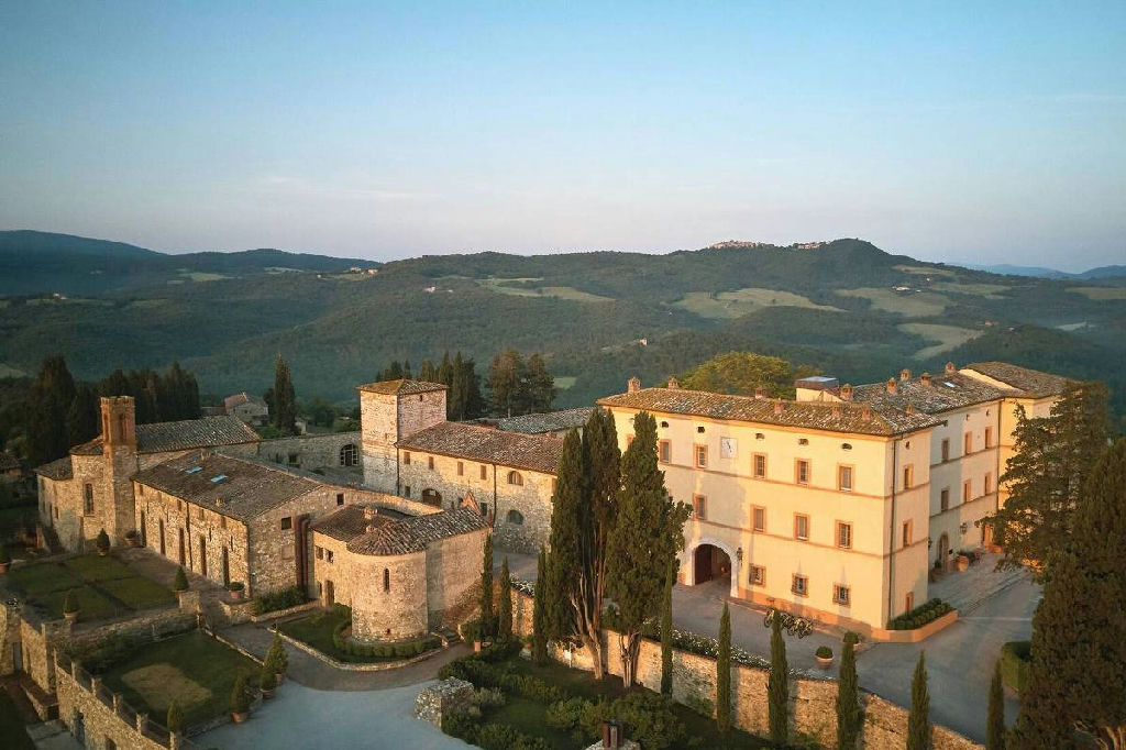 Castelo histórico na Toscana reabre sob gestão Belmond: luxo, design e raízes milenares