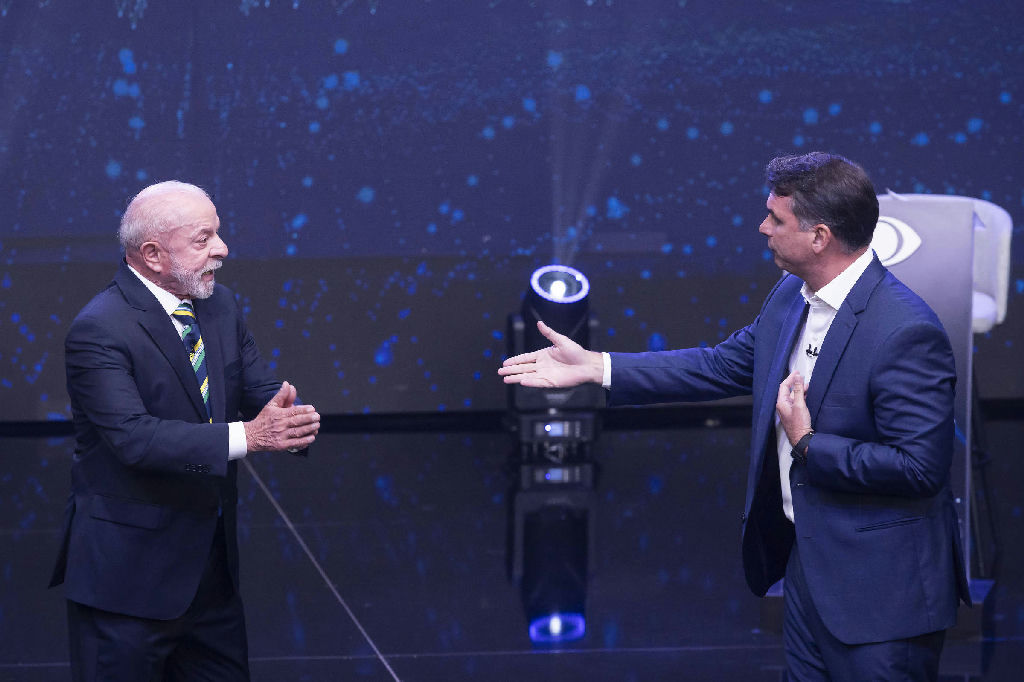 Checagem aponta dados incorretos e exageros no confronto entre Lula e Flávio Bolsonaro