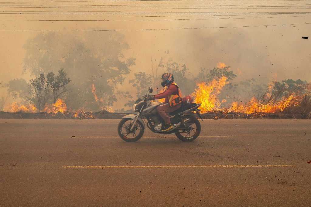 Cortina de fumaça e crise ambiental revelam o futuro em chamas no amazonas