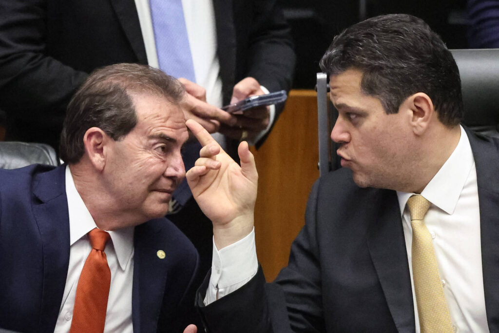 Direita descarta acordo com Alcolumbre por indulto a Bolsonaro