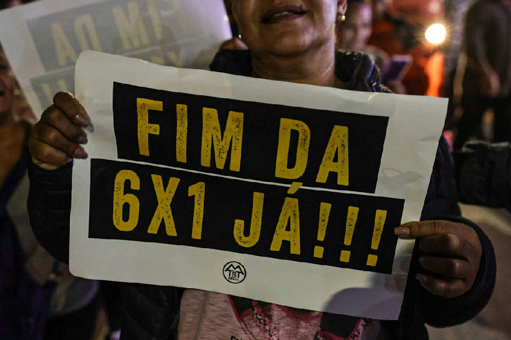 Disputa política no Senado: Oposição manobra para postergar PEC do fim da escala 6x1