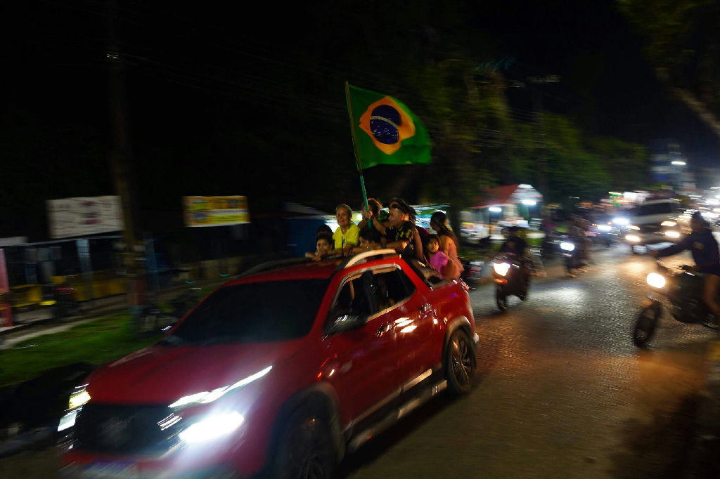 Europa alerta para riscos geopolíticos e ambientais com possível vitória de Flávio Bolsonaro