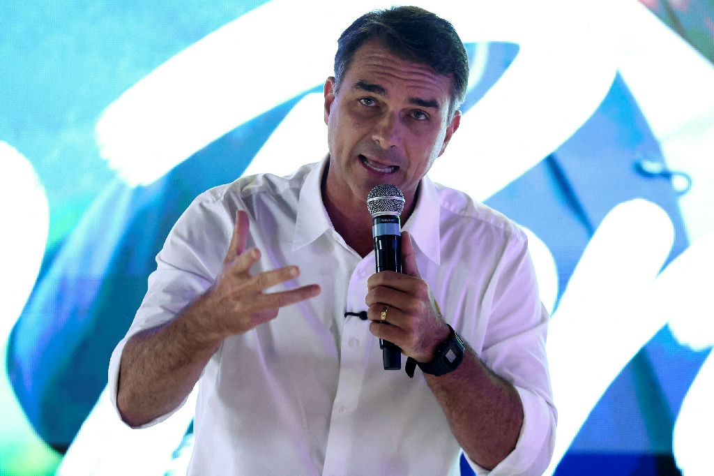 Flávio Bolsonaro acusa campanha de Lula de disseminar desinformação em massa