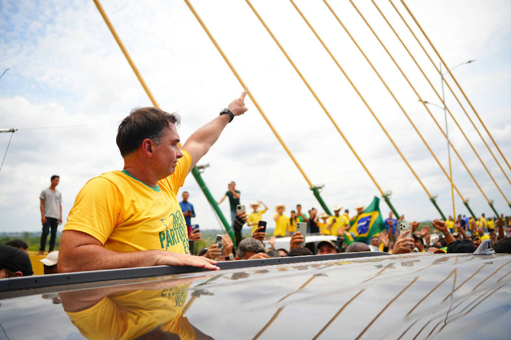 Flávio Bolsonaro critica regulação ambiental em agenda no Pará